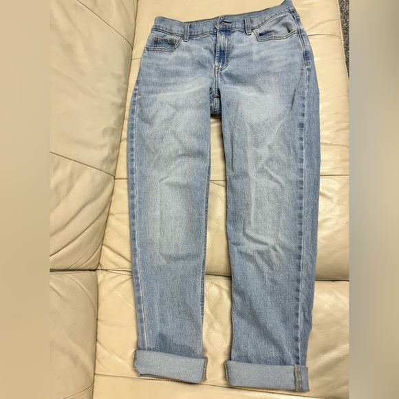 Old Navy Mid-Rise Wow Boyfriend Straight Jeans 2 - Picture 6 of 6